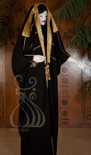 عباءة التأسيس الفاخرة على الرأس مزينة بالتطريز الذ...