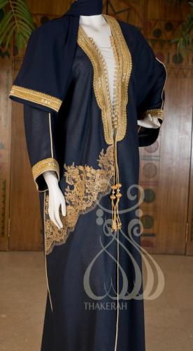 بشت كلاسيك كحلي لينن + دانتيل ذهبي من الامام الجنب...