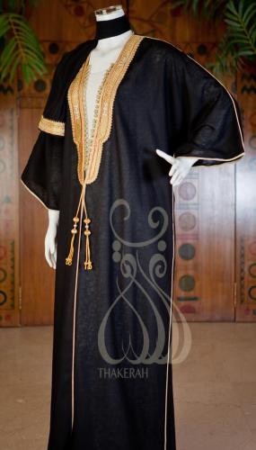 بشت كلاسيك اللون أسود بتطريز ذهبي الخامة لينين