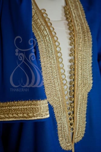 بشت أزرق كلاسيك لينين والتطريز ذهبي والأكمام بزياد...