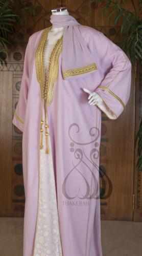 بشت كلاسيك لينن زهري مبطن بالفرو السكري بتطريز ذهب...