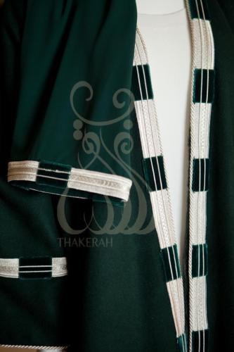 عباءة جوخ فضي مبطنة بالفرو الناعم الخفيف - أخضر