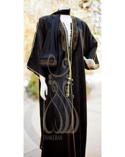 بشت كلاسيك لون أسود لينين بلمسات الدانتيل الذهبي +...