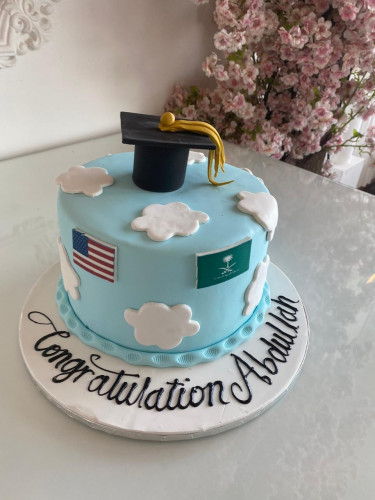 كيكة تخرج سكر - وسط