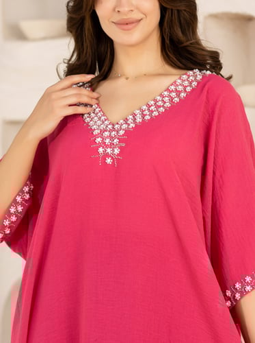 داليا 44 جلابية تطريز يدوي فوشي ( قطن 100%)