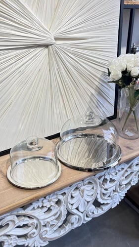 تقديمة فضي بغطاء زجاج