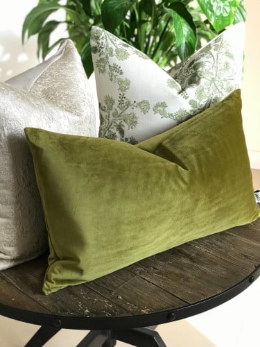 غطاء وسادة مخمل أخضر زيتوني