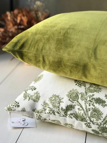 غطاء وسادة مخمل أخضر زيتوني