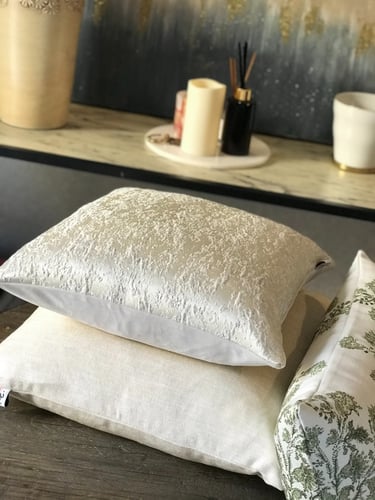 غطاء وسادة شانيل تيفلون عاجي