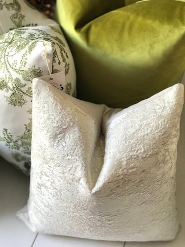 غطاء وسادة مخمل أخضر زيتوني