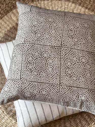 غطاء وسادة بولكا