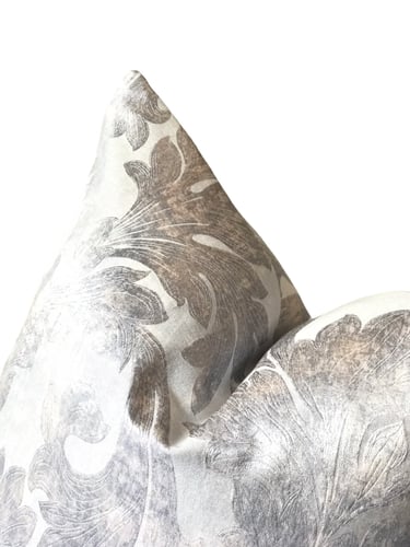 غطاء وسادة فضي