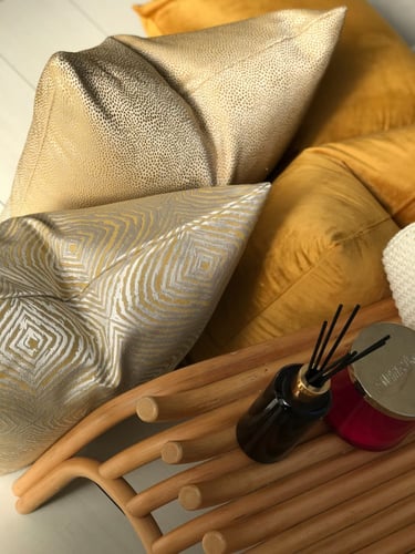 غطاء وسادة إيلين منقط ذهبي