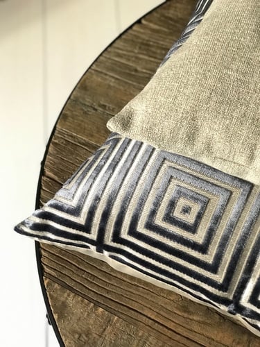 غطاء وسادة مفتاح چريك شانيل أزرق رمادي