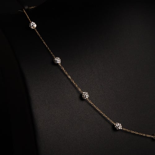 تشوكر فضي عيار 18