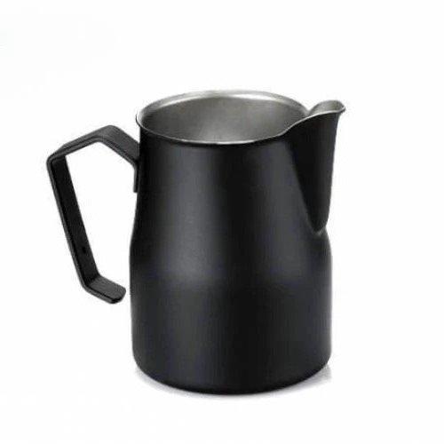 إبريق أسود لتبخير الحليب