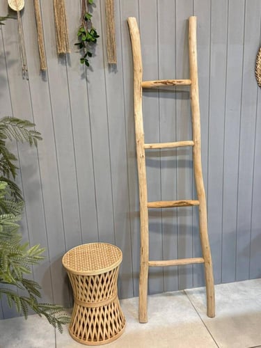 سلم خشب طبيعي