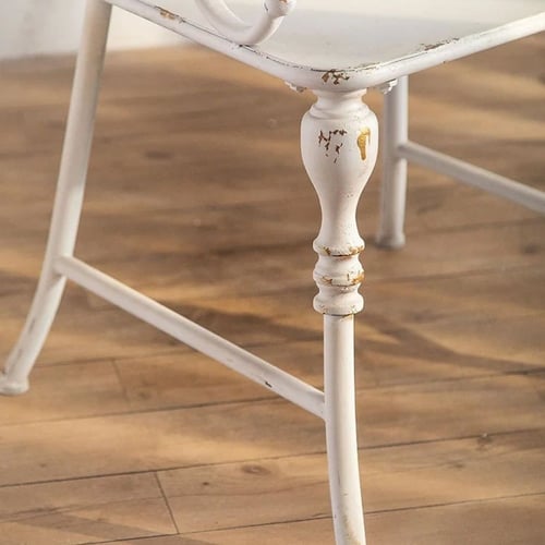 كرسي حديد ابيض