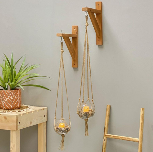 مكرمية مع حامل خشب