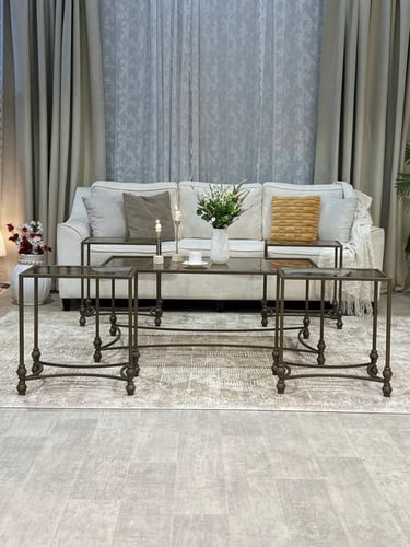 طقم طاولات 1×4 خدمة – سطح زجاج بني شفاف بتصميم هند...