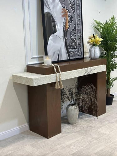 مدخل خشب معتق بني غامق مع بديل رخام