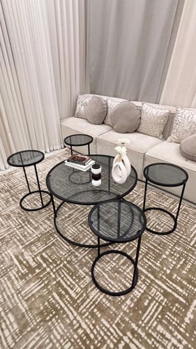 طقم طاولات ضيافة 5 قطع بسطح زجاج أسود فاخر