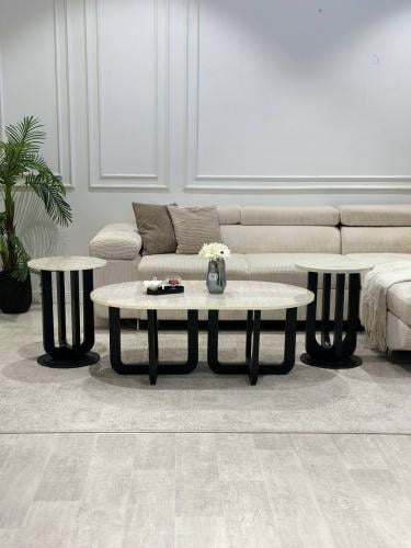 طقم طاولة اسود ضيافة بيضاوية مع 2طاولات خدمة *عروض