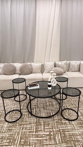 طقم طاولات ضيافة 5 قطع بسطح زجاج أسود فاخر