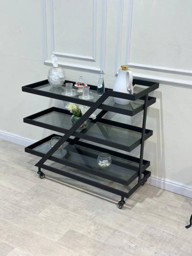 عربية تقديم 3 دور لون اسود و زجاج اسود