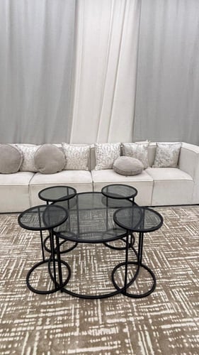 طقم طاولات ضيافة 5 قطع بسطح زجاج أسود فاخر