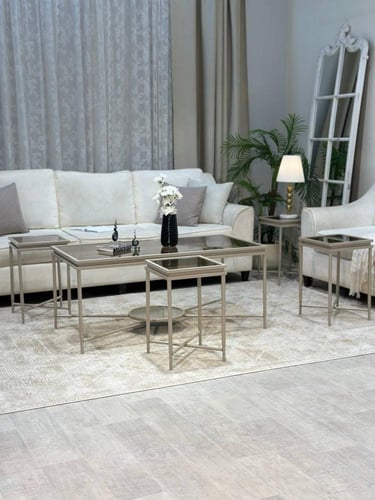 طقم طاولات فخم بسطح زجاج بني – تصميم عصري يجمع بين...