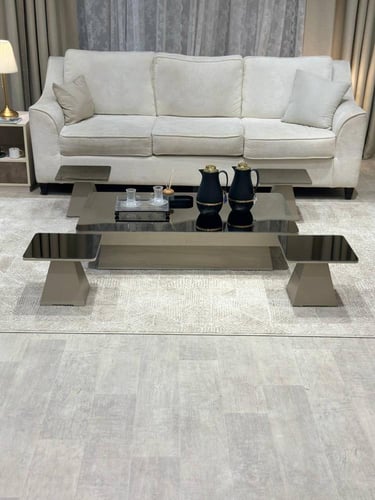 طقم طاولة ضيافة ارضي مع 4 طاولات خدمة بلون شمباني