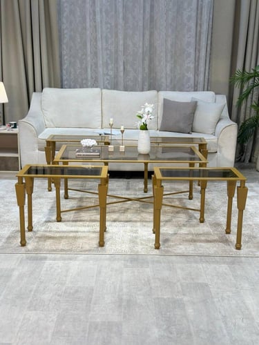 طقم طاولات ذهبي مع 4 طاولات خدمة – فخامة تليق بذوق...