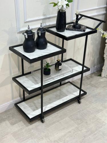 عربة تقديم 4 أدوار بسطح خشب ابيض رخامي أنيق – تصمي...