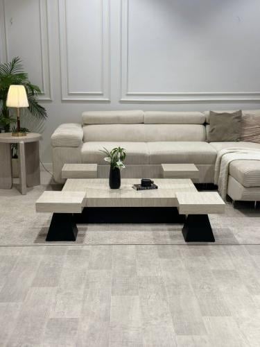 طقم طاولة ارضي بديل رخام مع 4 خدمة - تصميم عصري