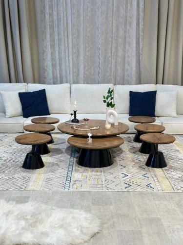 طقم طاولات ضيافة ارضي 8 قطع