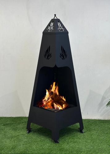 منقل شوي شكل هرم منقوش بعجلات متحركة