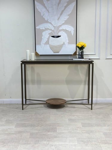 مدخل بسطح زجاج تحت قشرة جوز