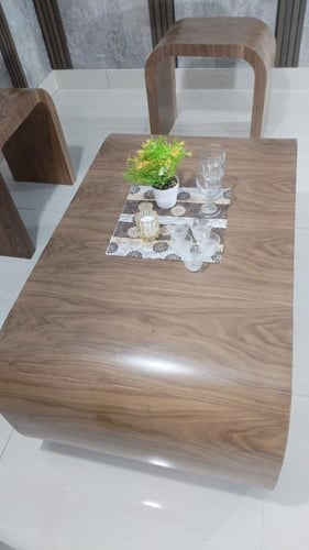 طاولة تقديم بتصميم خشبي منحني مع 4 خدمة