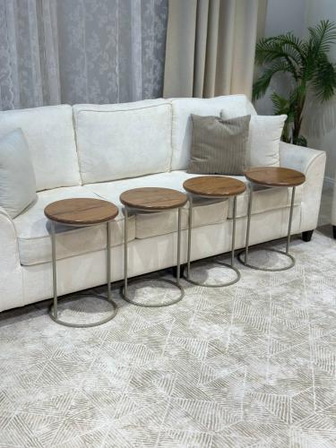 طقم طاولات خدمة 4 حبة لون شمباني