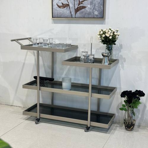 عربية تقديم 4 دور زجاج لون اسود