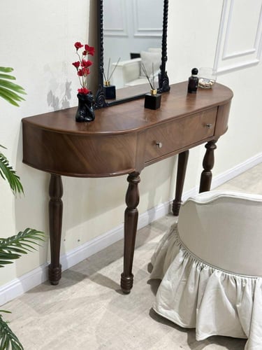 كنسول مدخل بتصميم فاخر من قشرة الجوز – مع أدراج عم...