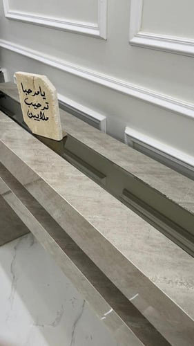 كونسول مدخل عصري بسطح زجاج مرايا