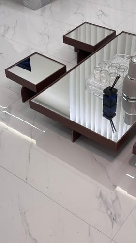 طقم طاولات أرضي فاخر يجمع بين العملية والأناقة