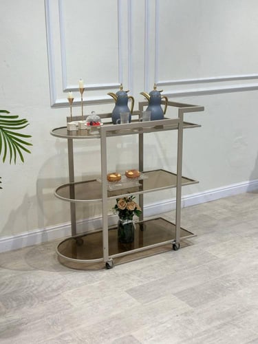 عربية تقديم ضيافة بثلاثة أدوار شمباني