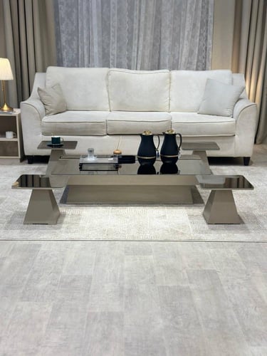 طقم طاولة ضيافة ارضي مع 4 طاولات خدمة بلون شمباني