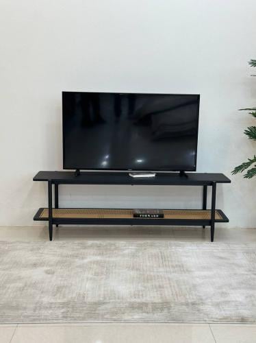 طاولة بلازما بتصميم عصري من تودو