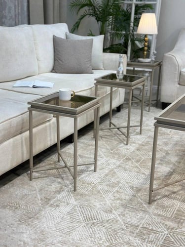 طقم طاولات فخم بسطح زجاج بني – تصميم عصري يجمع بين...