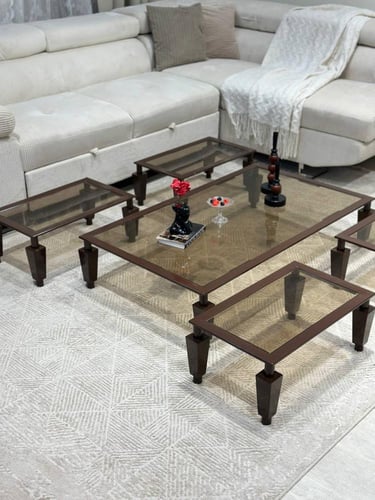 طقم طاولات ضيافة ارضي لون بني مع 4 خدمة