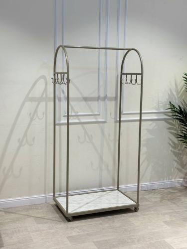 علق ملابس برف وكفرات